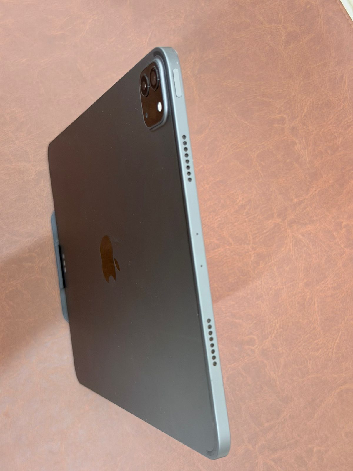 iPad Pro M1 11 inch 1TB good condition