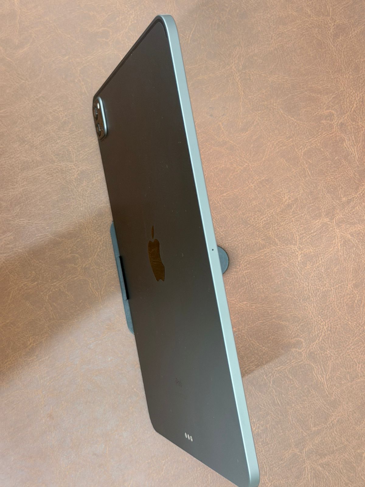 iPad Pro M1 11 inch 1TB good condition