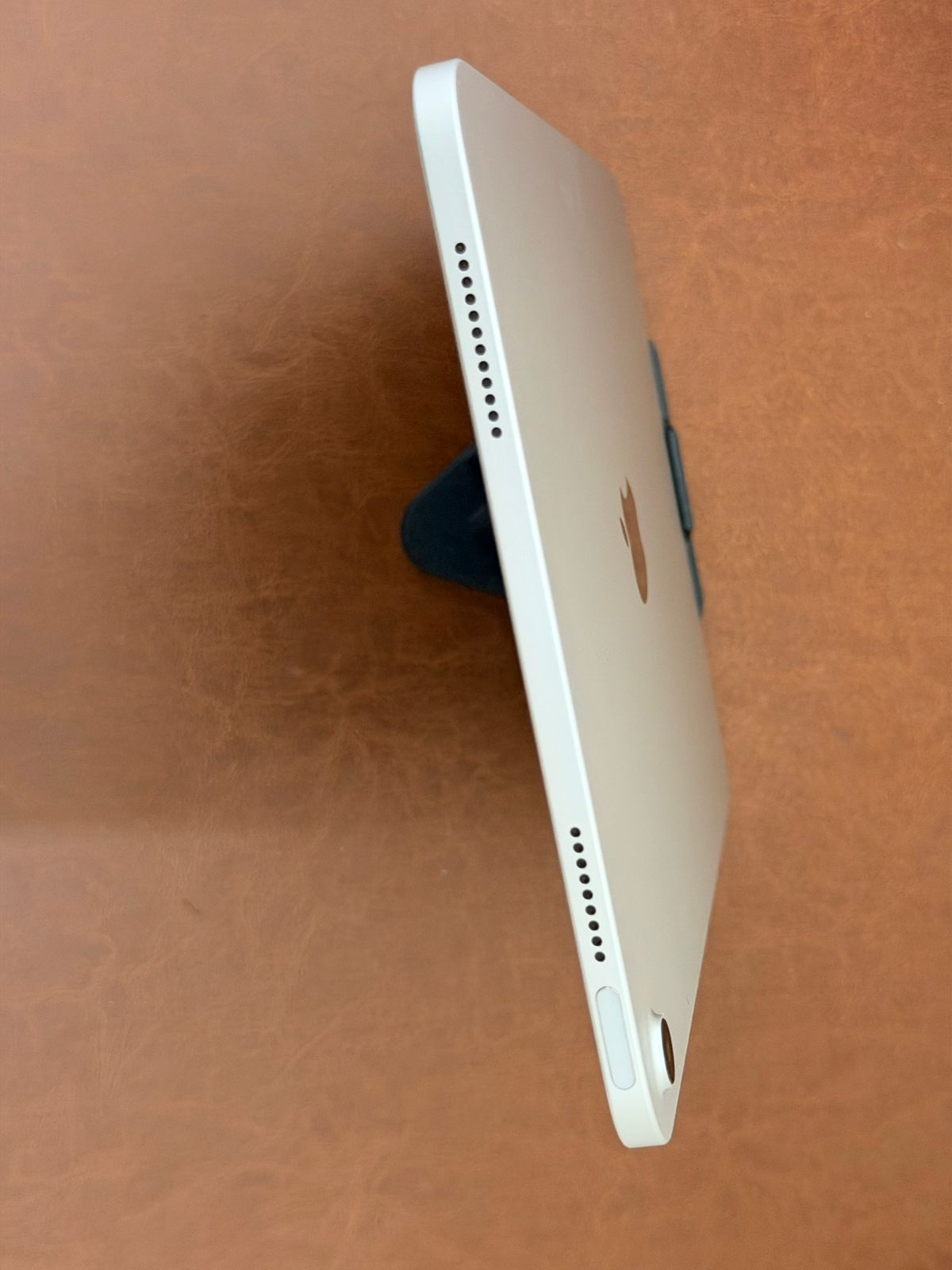 iPad A16 11th gen 128gb 6 months old