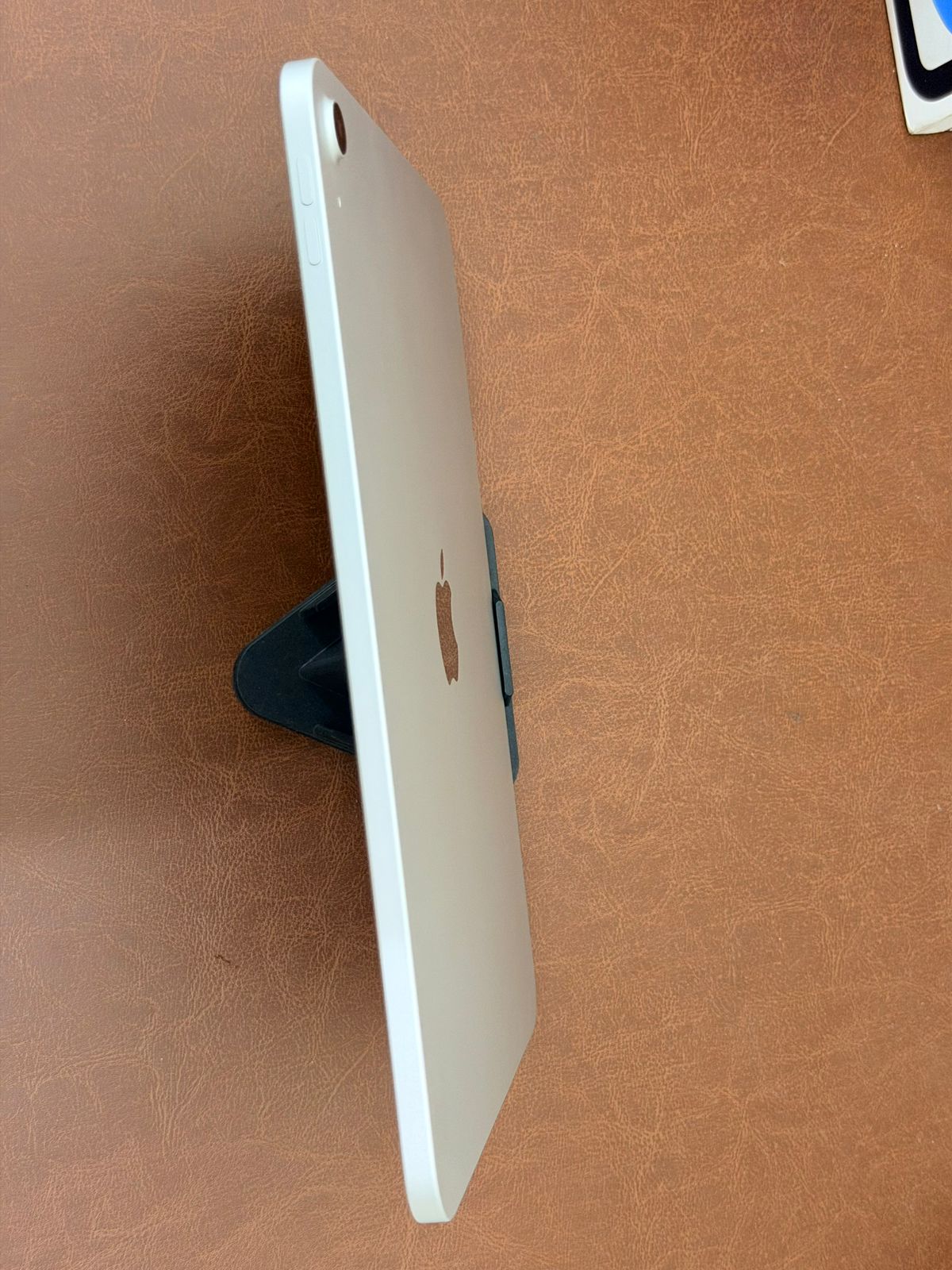 iPad A16 11th gen 128gb 6 months old