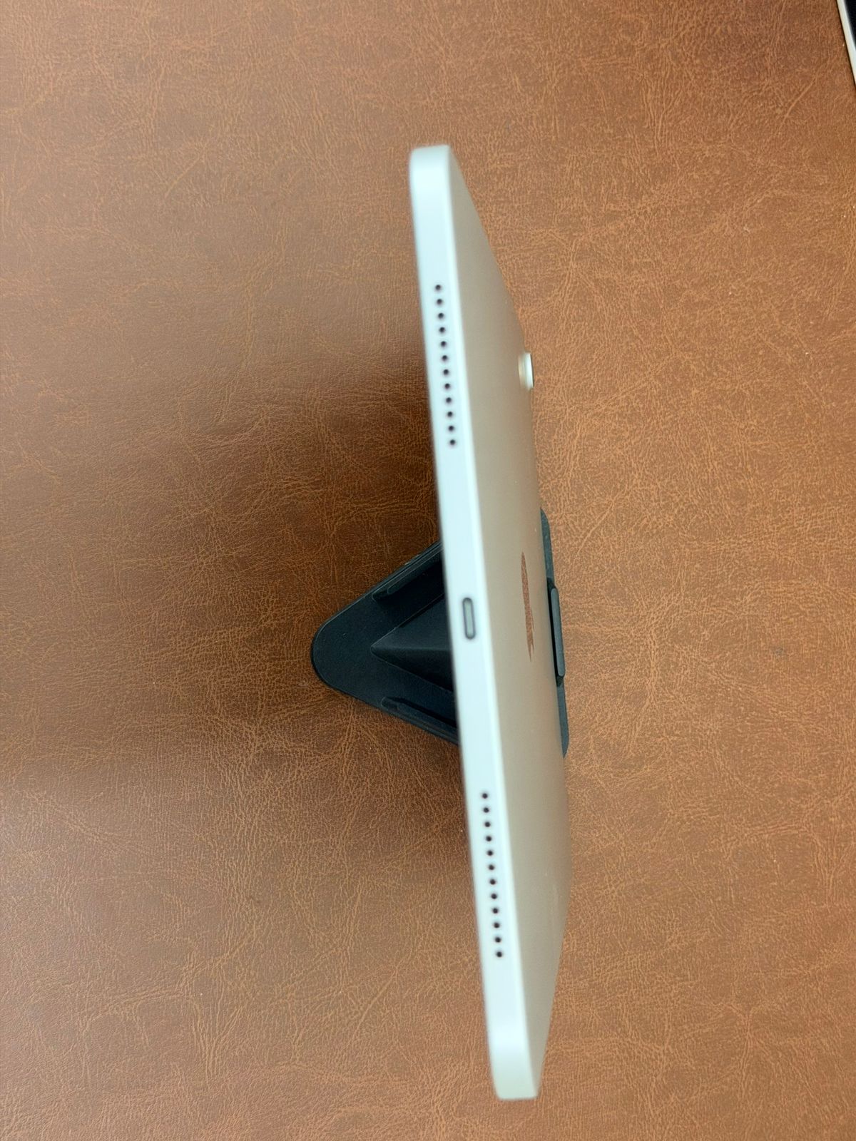 iPad A16 11th gen 128gb 6 months old