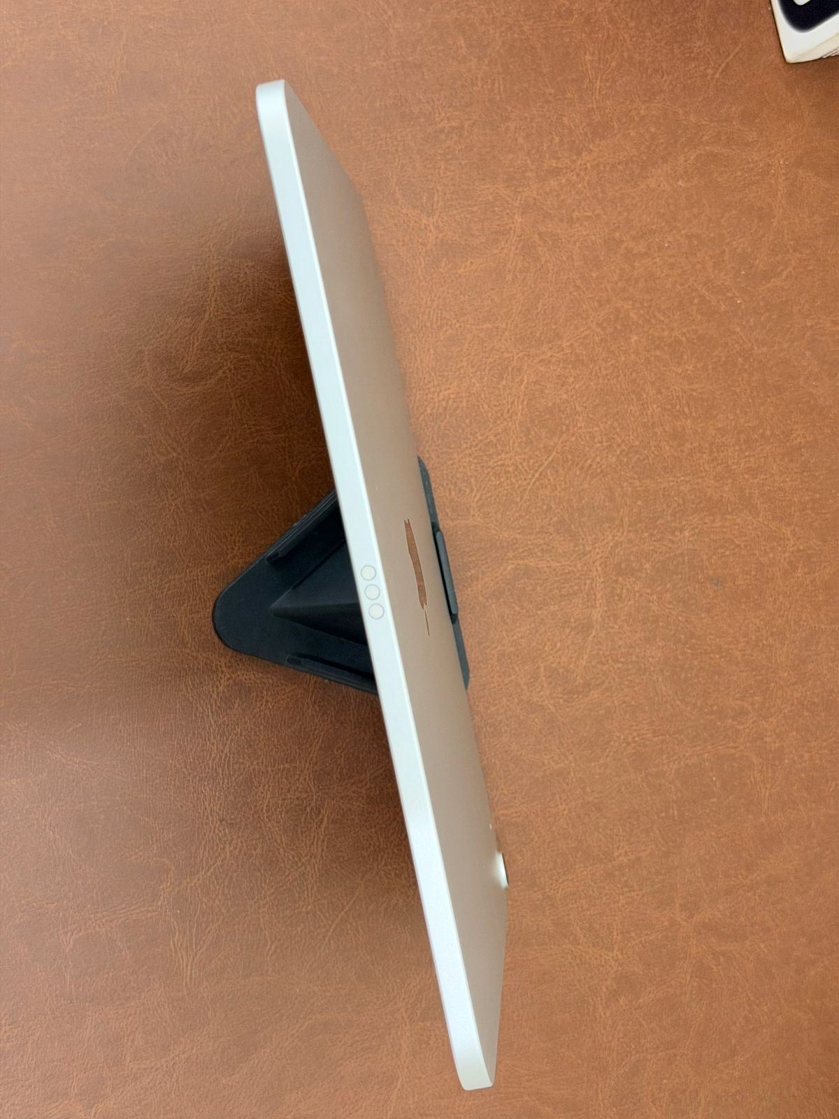 iPad A16 11th gen 128gb 6 months old